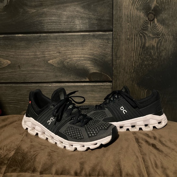 On Running Shoes - On running, cloud tec, black, size 8, helion, swiss engineering, comfy running